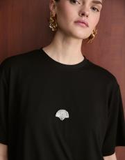 pearly istiridye broşlu t-shirt siyah 3