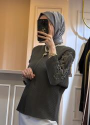 ghisa omzu boncuk ve güpür detaylı kısa bluz gri 3