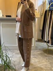 kolları çıt çıt detaylı önden fermuarlı hakim yaka ceketli takım camel 4