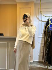 ghisa yakası taş işlemeli triko bluz ekru 3