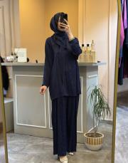 ghisa tuniği şal detaylı kendinden desenli saten takım lacivert