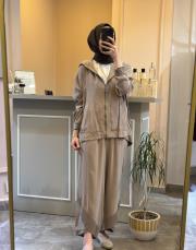 ceremony kapüşonlu ve fermuarlı cebi arma detaylı pantolonlu modal takım vizon 2