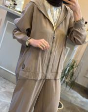 ceremony kapüşonlu ve fermuarlı cebi arma detaylı pantolonlu modal takım vizon 3