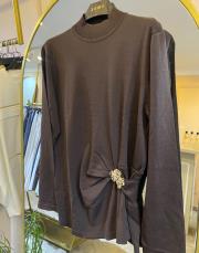ghisa yandan broşlu triko bluz kahve